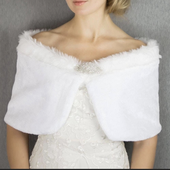 Off White Faux Fur Shrug Wrap Bridal - Size Medium - Picture 1 of 6